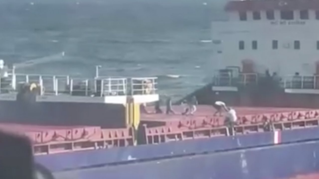 Rusya’nın Karadeniz’deki Türk gemisine gerçekleştirdiği baskının görüntüleri yayınlandı