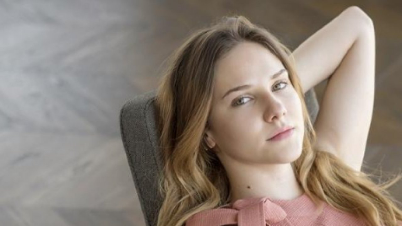 Alina Boz 4 yıllık ilişkisini bitirdi, yeni aşkıyla sarmaş dolaş romantik pozunu paylaştı!