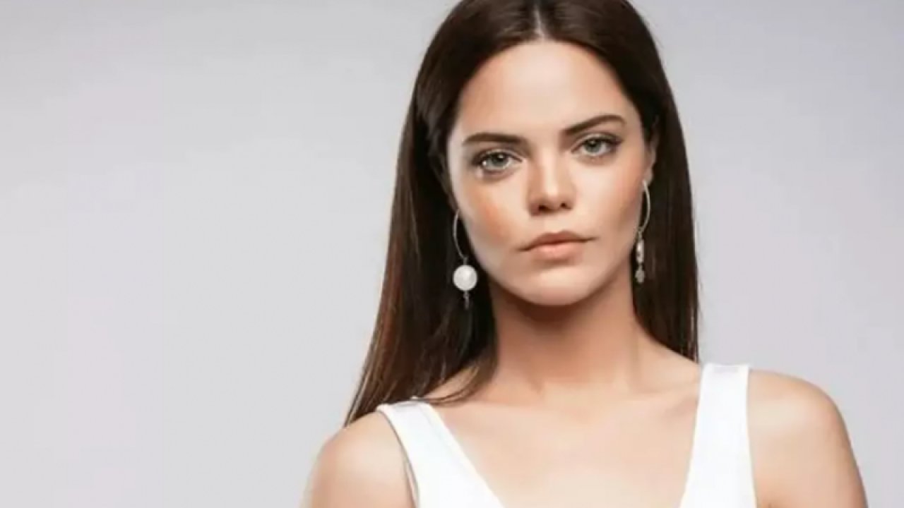 Hilal Altınbilek’in “Disney” yorumuna Demet Akalın da dayanamadı: “Bayrak vatan ve ata namus!”