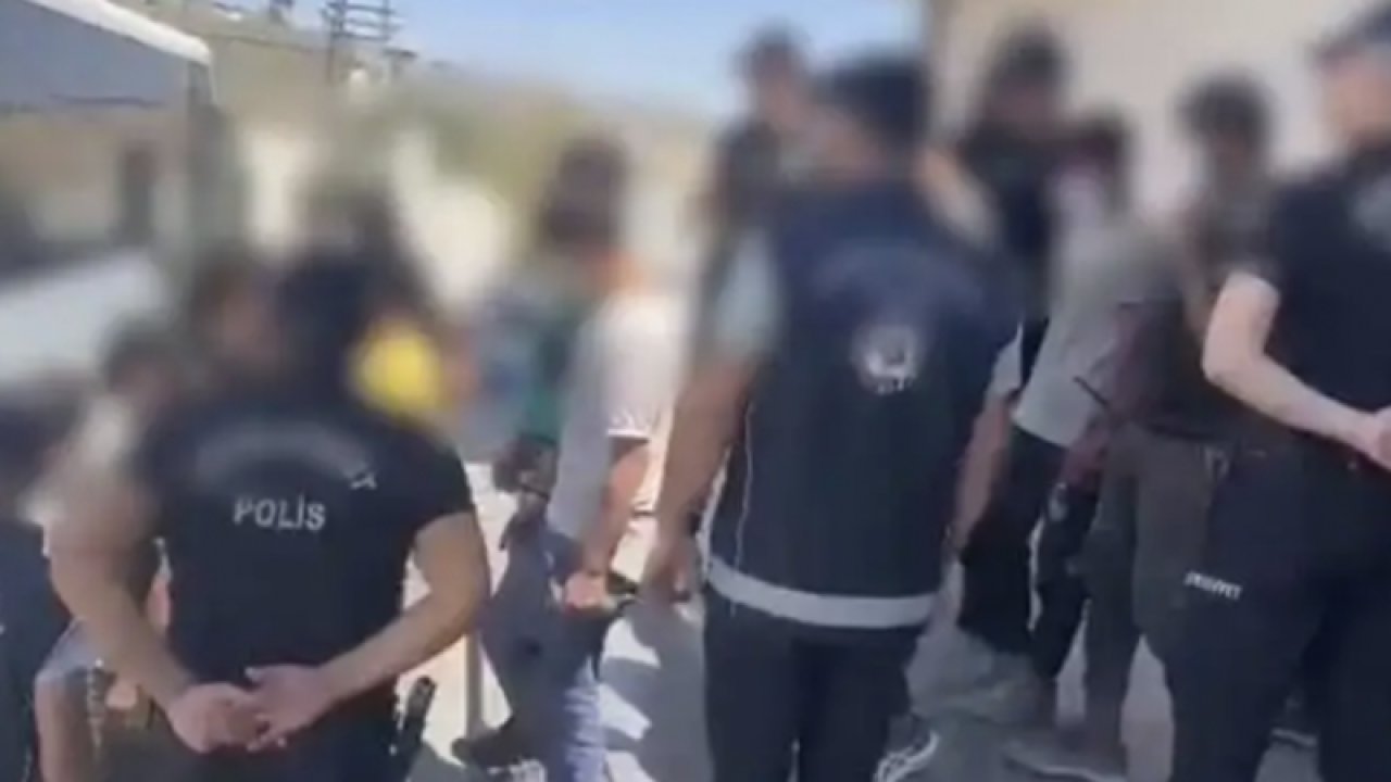 Gaziantep’te yasa dışı yollardan ülkeye giriş yaptığı tespit edilen 8 göçmen yakalandı