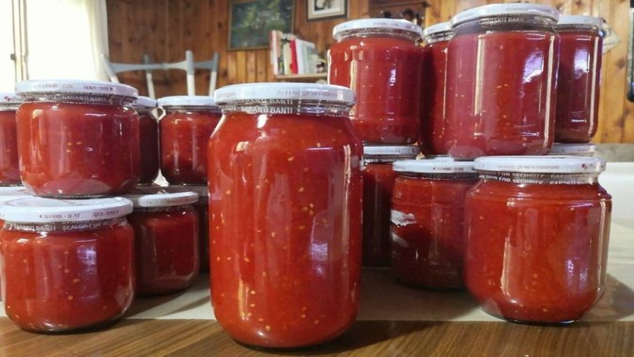 Birçok ev hanımı dikkat etmiyor. Konserve yaparken bozulmasını engelleyecek tek teknik