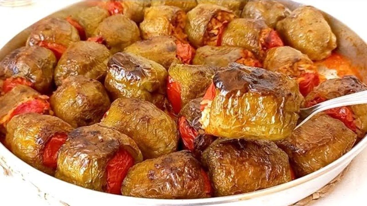 Biber dolmasını yıllarca yanlış pişirmişiz; Hataylı ev hanımları bu yöntemi kullanınca tadına doyulmuyor