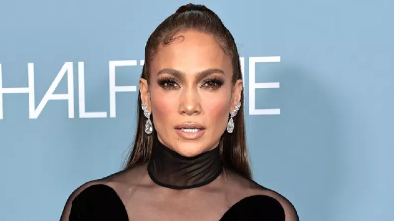 Jennifer Lopez bikinisiyle yıllara meydan okumaya devam ediyor! 600 binden fazla beğeni aldı
