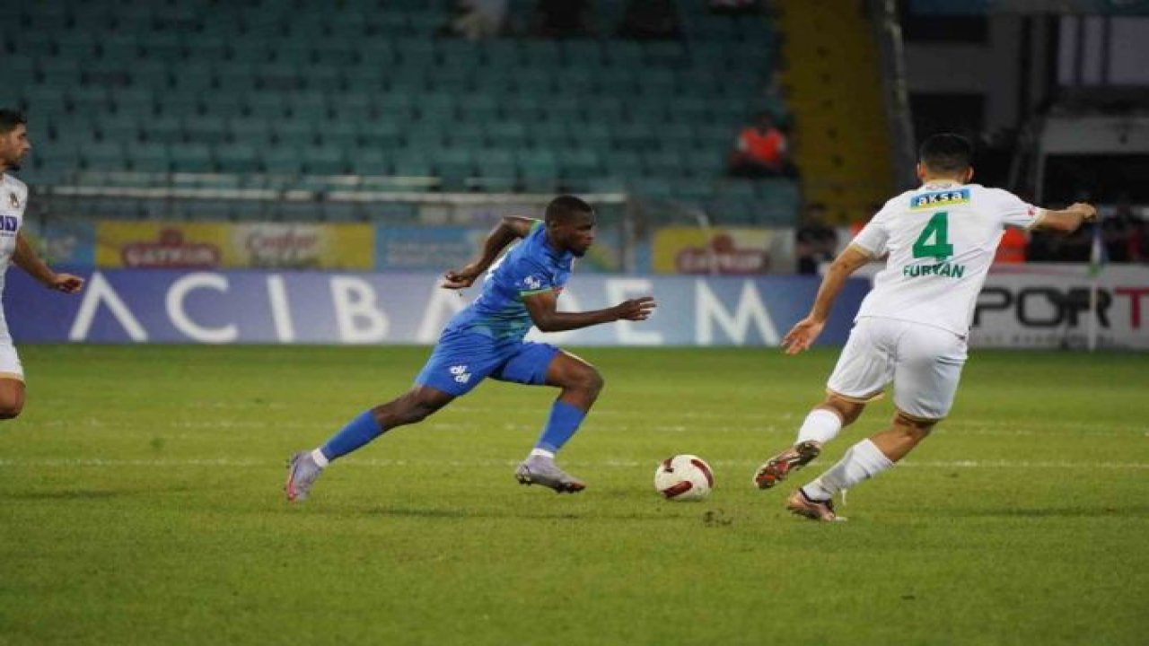 Trendyol Süper Lig: Çaykur Rizespor: 0 - Corendon Alanyaspor: 0 (İlk yarı)