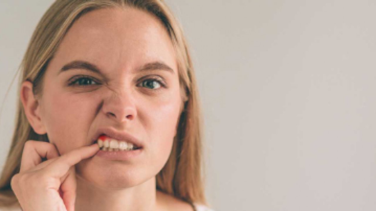 Diş etleriniz kanıyorsa dikkat: Diş eti kanaması bu hastalıkların belirtisi olabilir!