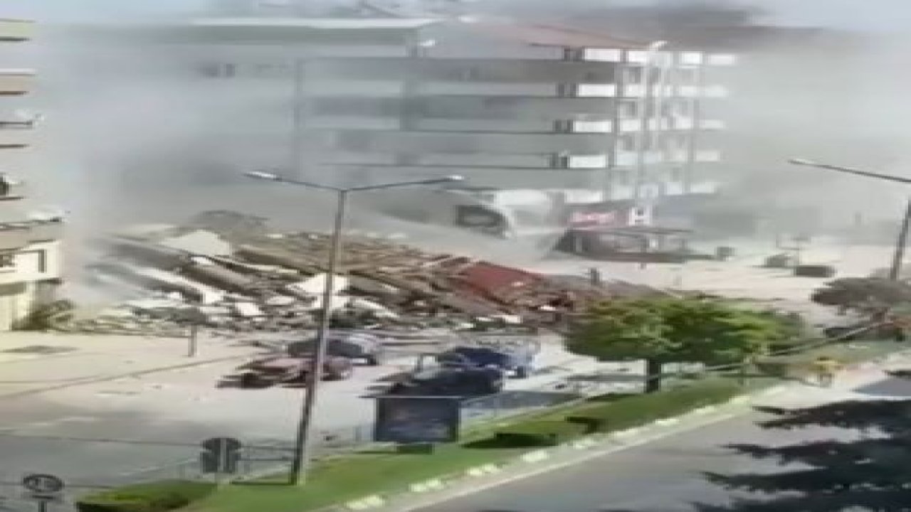 Gaziantep'te Kepçe operatörünün öldüğü binanın yıkılma anından hemen sonraki görüntüler ortaya çıktı