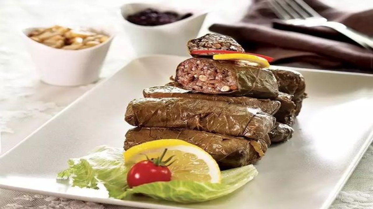 Gaziantepli Ustaların Yaprak Sarma Sırrı: Kalem Gibi Olsun Diye Böyle Pişiriyorlar!