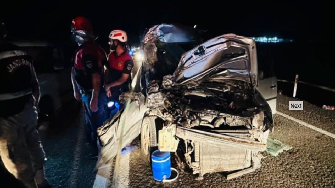 Gaziantep'te Kaza! Şanlıurfa-Gaziantep karayolu Birecik Organize Sanayi Bölgesi yakınlarında yaşandı. 3 kişi de yaralandı.