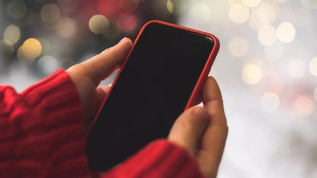Bakan tüm şartları yalanladı! Öğrenciye indirimli telefon satışında yaş sınırı kalktı mı? Vergisiz cep telefonu satışı işte o tarihte...