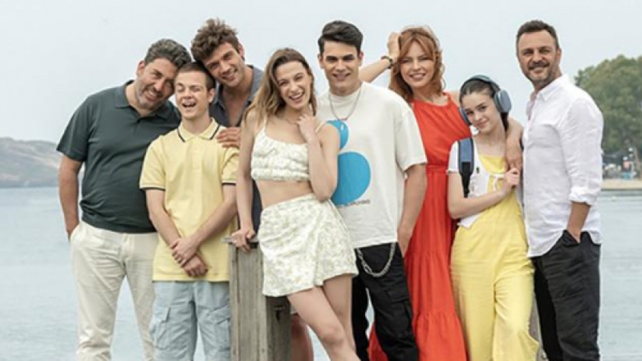 Dönence setinde keyifli anlar: Başrol oyuncuları setin “en”lerini seçti, Emre Kınay farkını ortaya koydu