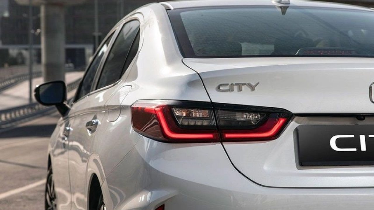 Sıfır araçta kafalar karıştı: Piyasada oynaklık devam ediyor! Honda City’nin fiyatını görenler Egea’dan vazgeçiyor