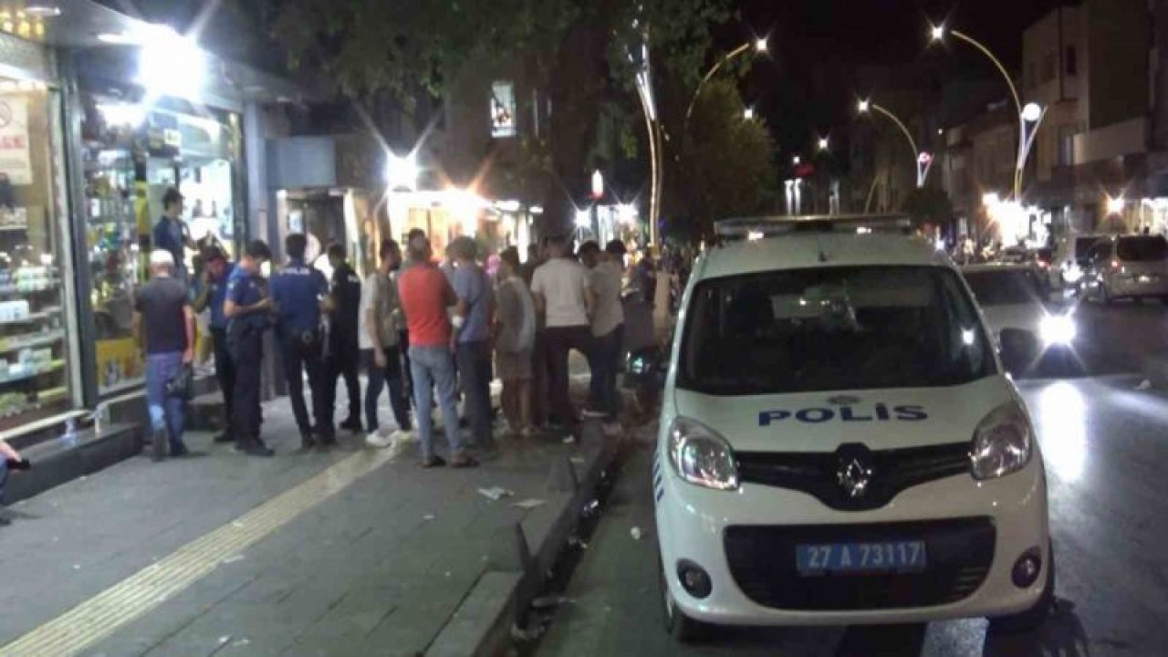 GAZİANTEP DEHŞET ŞEHRİ! Gaziantep’te ‘park’ kavgasında satır, sopa ve bıçaklarla dükkanı bastılar... İŞTE O ANLAR
