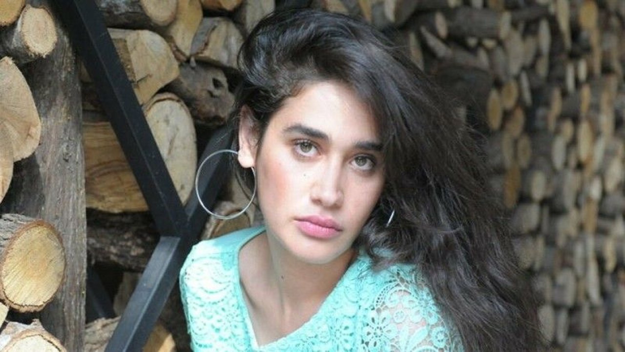Kendisinden 48 yaş büyük Grady ile evlenmişti: "Çocuk Gelin" Meltem Miraloğlu tektaşıyla pozunu paylaştı