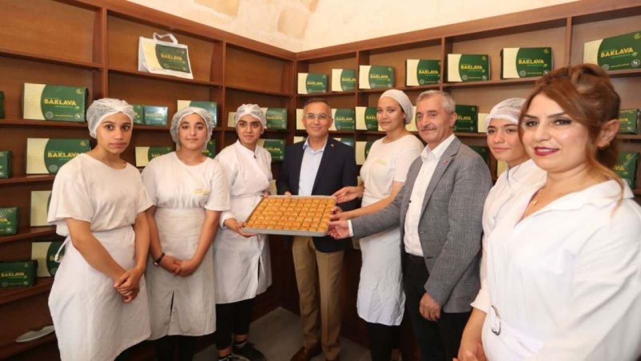 Vali Çeber ve Başkan Tahmazoğlu’ndan öğrencilerin ürettiği baklavaya tam not