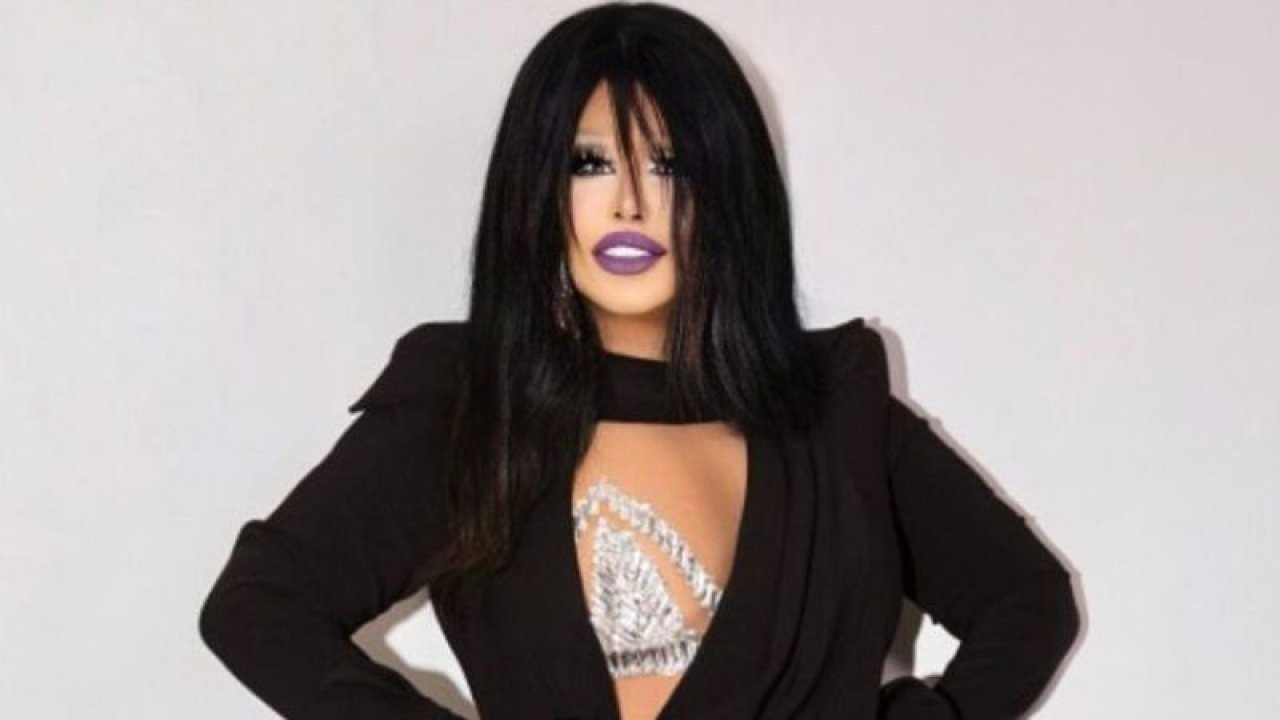 Bülent Ersoy straplez elbisesinin kurbanı oldu! Son anda elleriyle müdahale etti...