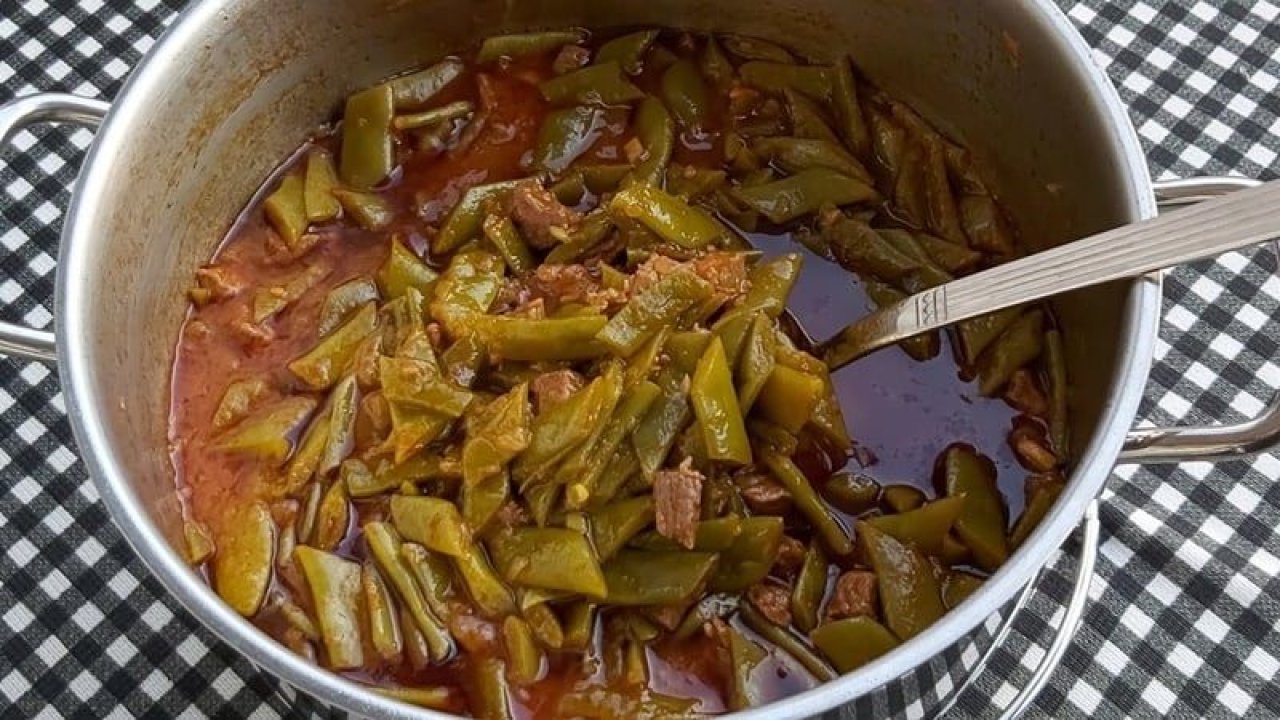 Fasulye yemeğinin çok daha lezzetli olmasını sağlayan tüyo! Fasulye lezzetleniyor