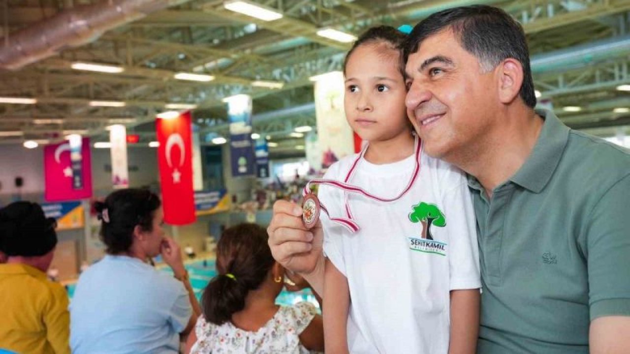 Şehitkamilli yüzücüler Büyük zaferi, kulaç atarak kutladılar