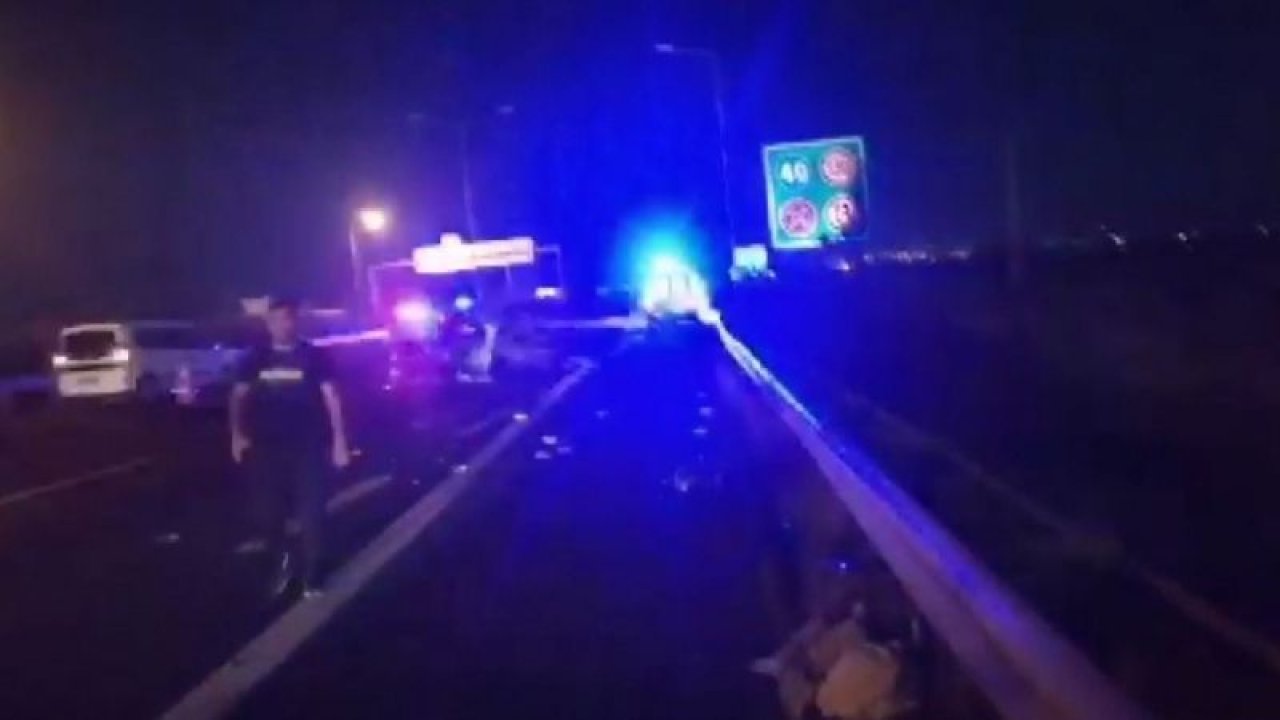 Gaziantep'te feci kaza! 3 aracın karıştığı zincirleme trafik kazasında 2 kişi hayatını kaybetti, 10 kişi yaralandı