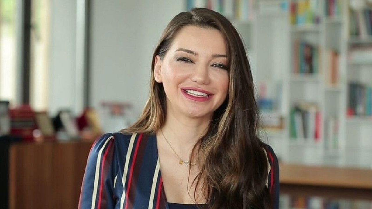 Esra Ezmeci’ye gelen itiraf kan dondurdu: Eşi fotoğraflarını paylaştı, çoklu ilişki teklif etti! Ünlü psikoloğun sinirden nevri döndü!