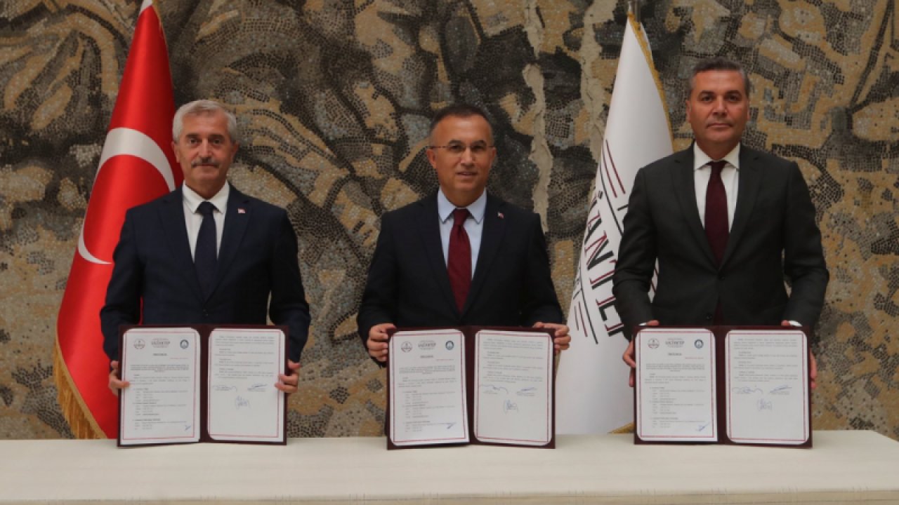 Başkan TAHMAZOĞLU MÜJDE YAĞMURUNA DEVAM EDİYOR! 8 bin Liradan Sonra Öğrencilere 6.400 TL Karşılıksız Destek Açıklaması Geldi