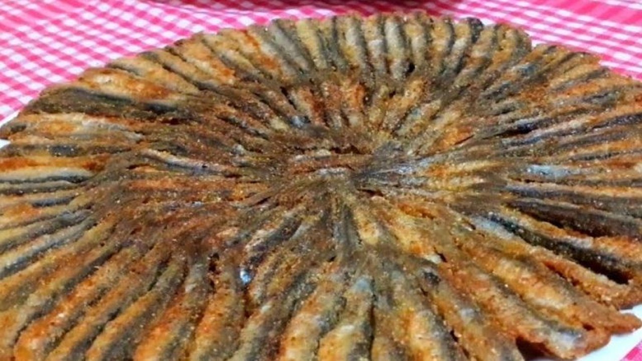 Hamsi tava yaparken bu sırrı deneyin! Çıtır çıtır olmasını sağlayan pişirme önerisi...
