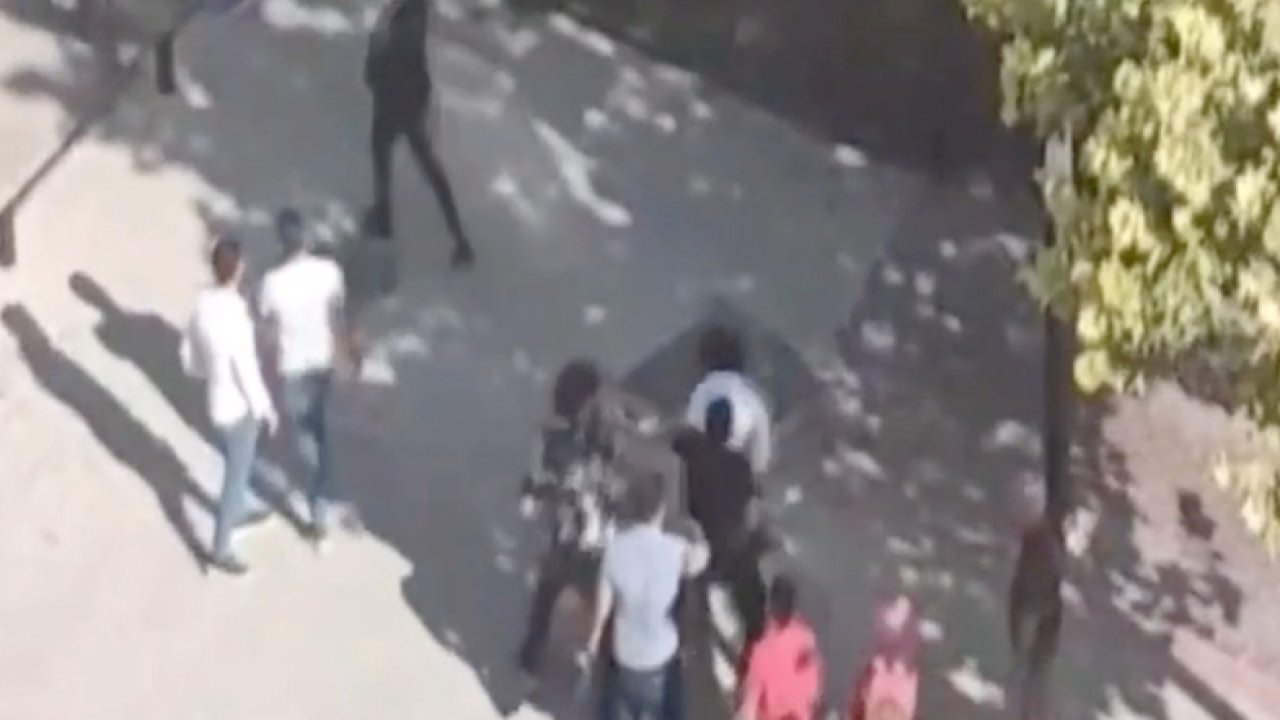 Gaziantep'te iki grup arasında omuz atma kavgası... O Anlar Cep Telefonu Kamerasında