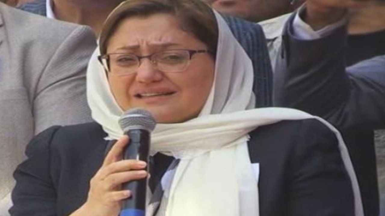 Fatma Şahin deprem'i anlatırken göz yaşlarını tutamadı