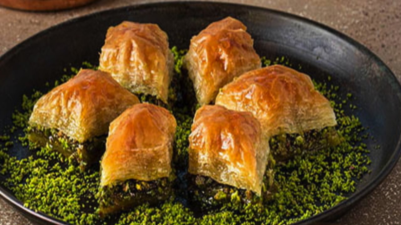 Bir Dilim Antep Baklavası 340 TL'ye Satılıyor...
