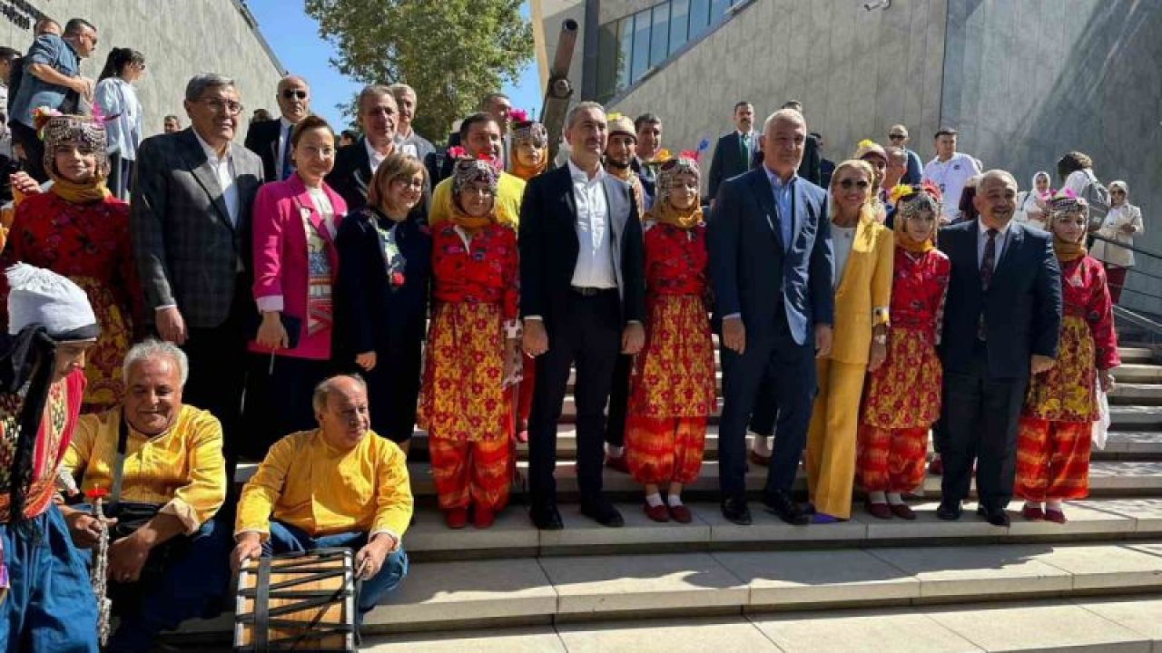 Bakan Ersoy: "Şehirlerimiz gastronomide denizde yüzüp derede boğuluyor"