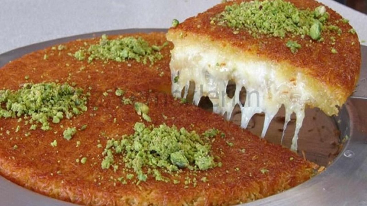 Meğer Hataylılar künefeye lezzet katsın diye ekliyorlarmış! Sırrını öğrenen hemen deniyor
