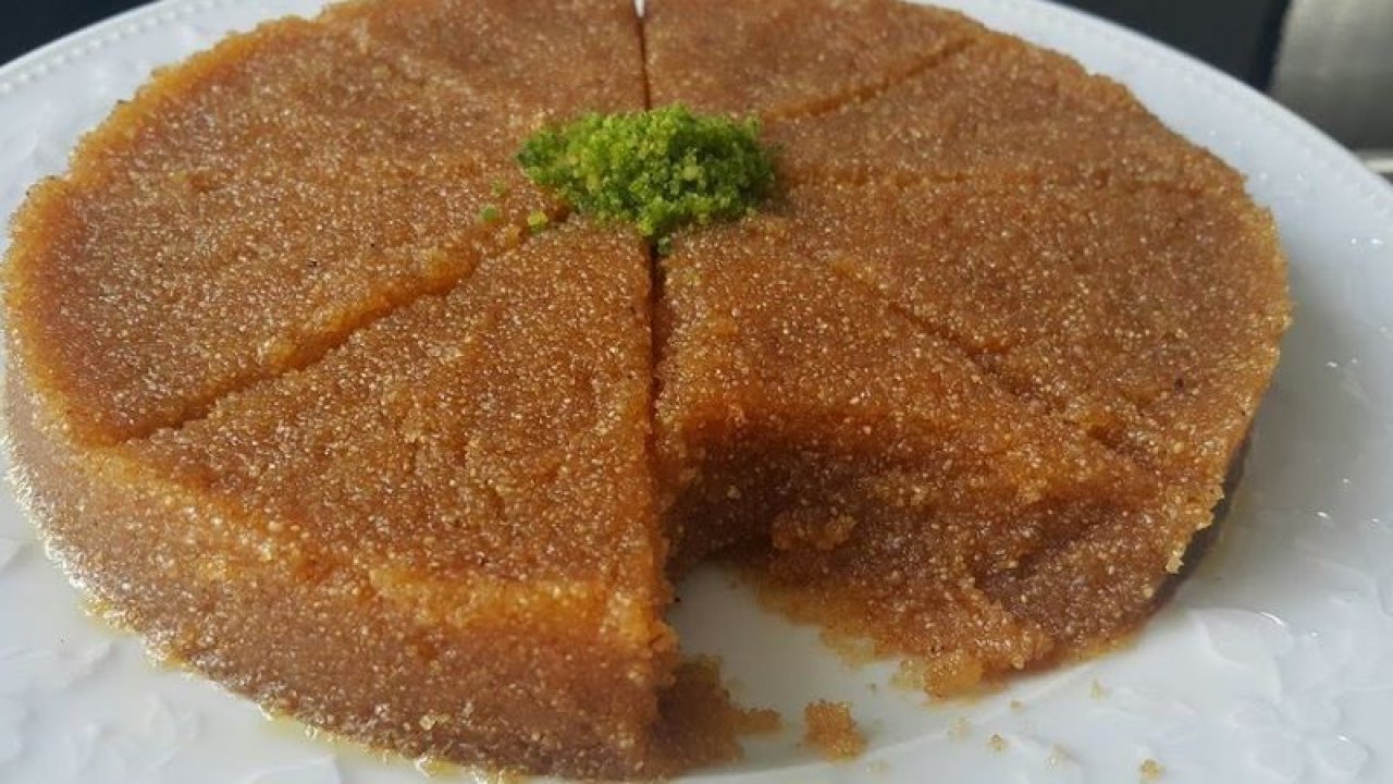 İrmik helvasına lezzet katıyor… 40 yıllık tatlıcıların lezzet tüyosuymuş...