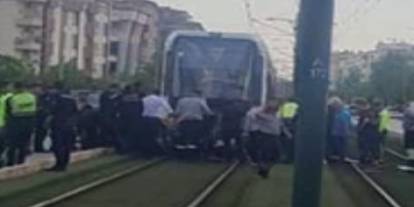 Gaziantep'te tramvay yolunda zincirleme kaza! Yaralılar Var