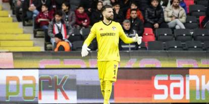 Gaziantep’te Büyük Hayal Kırıklığı: Sokratis'in Hatası Maçı Yaktı, 3 Puan Alanyaspor’a Gitti