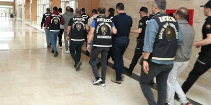 Gaziantep'te ‘araç devir vaadi sözleşmesi’ ile yüzlerce kişiyi dolandırmışlar