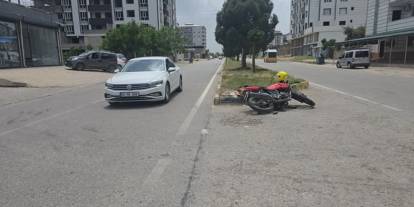 Gaziantep'te Kavşakta Can Pazarı! Otomobil Motosiklete Çarptı
