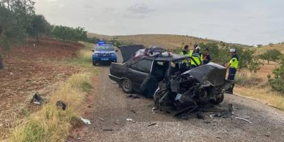 Gaziantep’te iki otomobil kafa kafaya çarpıştı: 1’i ağır 8 yaralı