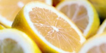 Alet Yok, Pratik Var: Limonlardan Bol Bol Su Çıkarmanın Püf Noktaları