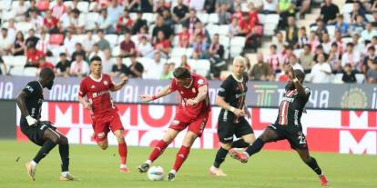 Gaziantep FK Antalya Deplasmanında Puanı Kapmayı Başardı: Süper Lig’de Gaziantep’in Kalmayı Garantilediği Mücadele 0-0 Bitti
