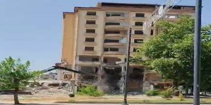 Gaziantep'in İbrahimli Mahallesi'nde Dev Bina Yıkıldı