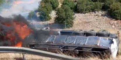 Gaziantep'te devrilen tır alev topuna döndü, yangın araziye sıçradı