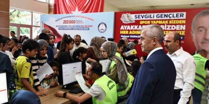 Tahmazoğlu'ndan Öğrencilere Büyük Hediye: 'Tatilin sevinci ikiye katladı'