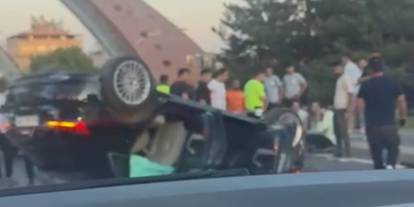 Gaziantep'te İpekyolu Savaş Alanına Döndü: 3 Araç Birbirine Girdi