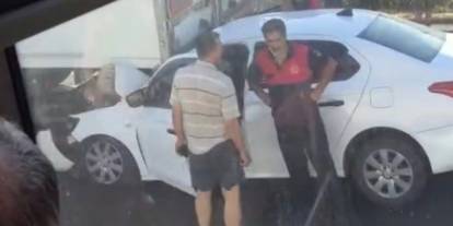 Şanlıurfa-Gaziantep karayolunda otomobil tıra arkadan çarptı: 1 ölü, 1 yaralı