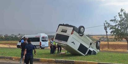 Gaziantep'te takla atan minibüsten yara almadan kurtuldu