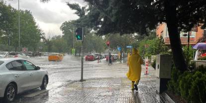 Gaziantep'te Yaz Ortasında Sağanak Bastırdı!