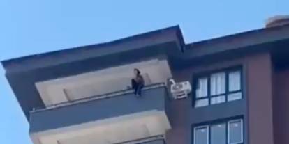 Gaziantep’te Genç Kız Balkondan Atlamak İstedi! İşte O Anlar