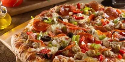 Ege’nin Hafifliğini Mutfağınıza Taşıyın: Ev Yapımı Akdeniz Usulü Pizza Tarifi