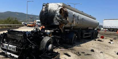 Gaziantep'te tanker ile kamyon kafa kafaya çarpıştı: Sürücüler hayatını kaybetti