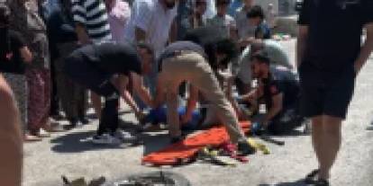 Gaziantep'te Otomobille Motosiklet Çarpıştı: 2 Kişi Hastanelik Oldu