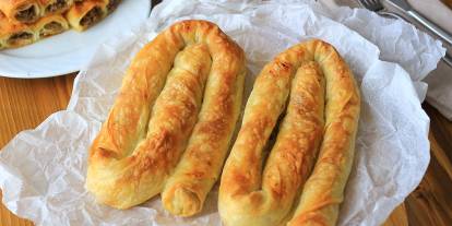 Pastane Usulü Dışı Çıtır, İçi Lezzet Dolu: Kıymalı Börek Tarifi